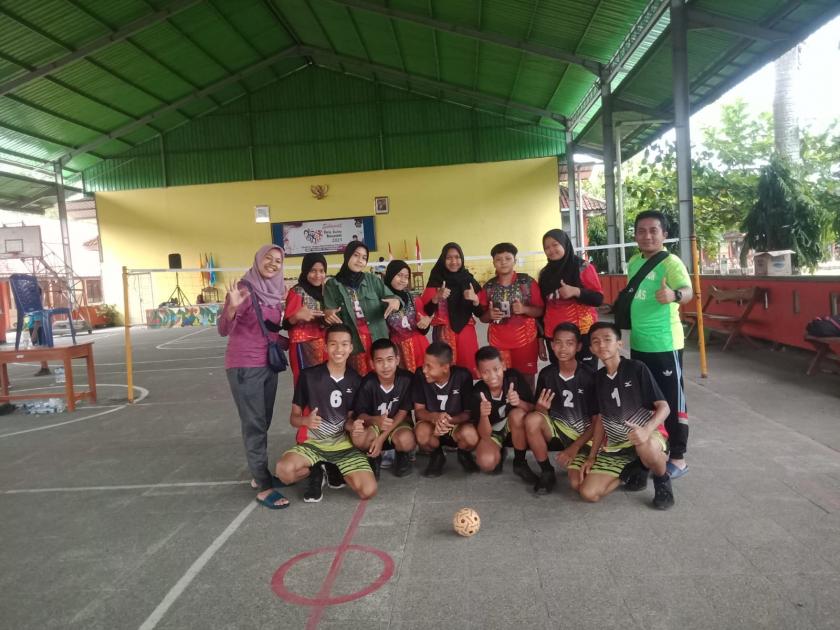 SISWA SMP NEGERI 19 PURWOREJO, JUARAI CABOR SEPAK TAKRAW POPDA TINGKAT SMP KABUPATEN PURWOREJO TAHUN 2022